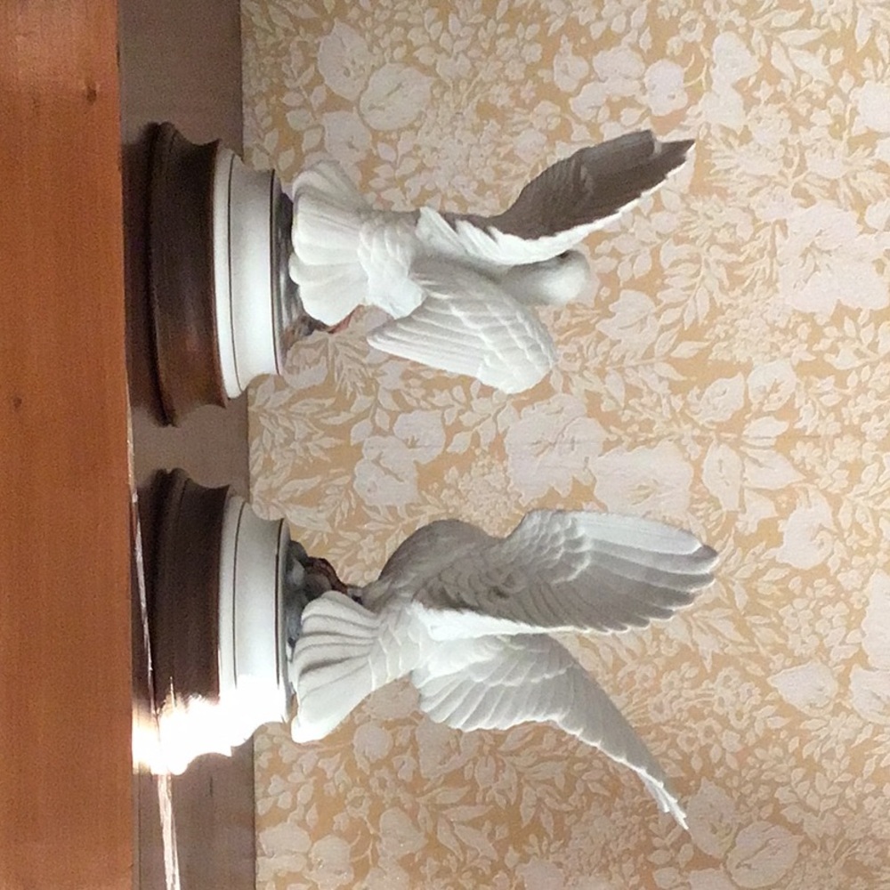 White porcelain Japanese made doves - Picture 2 of 8